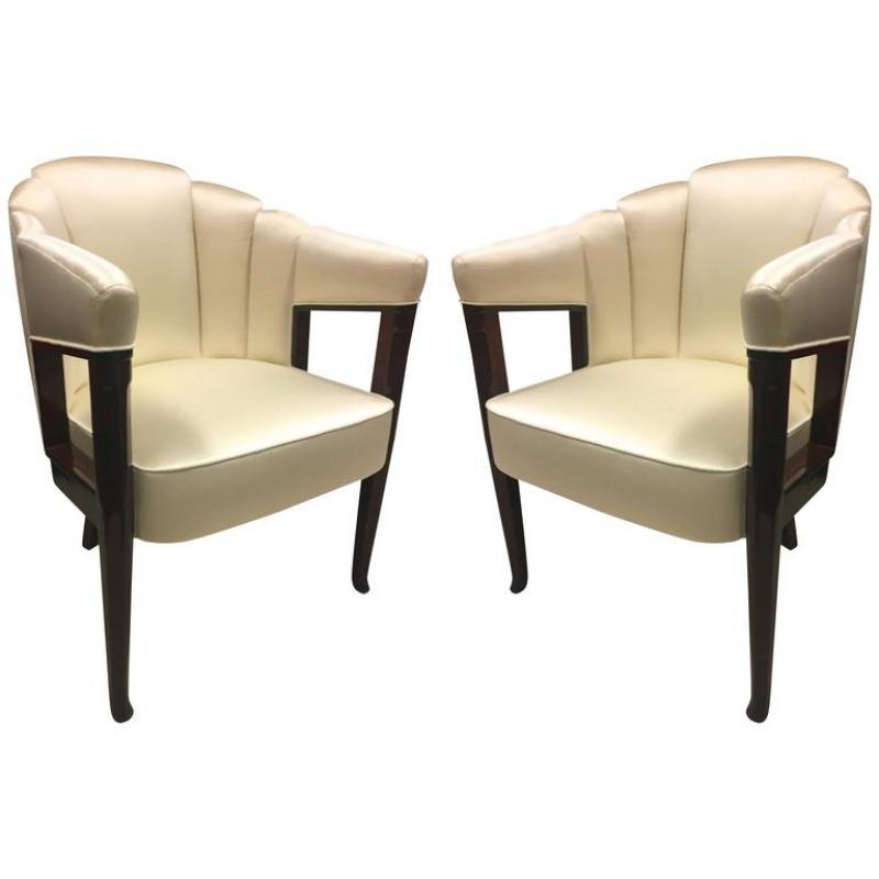 Maison Dominique early refined pair of chairs 